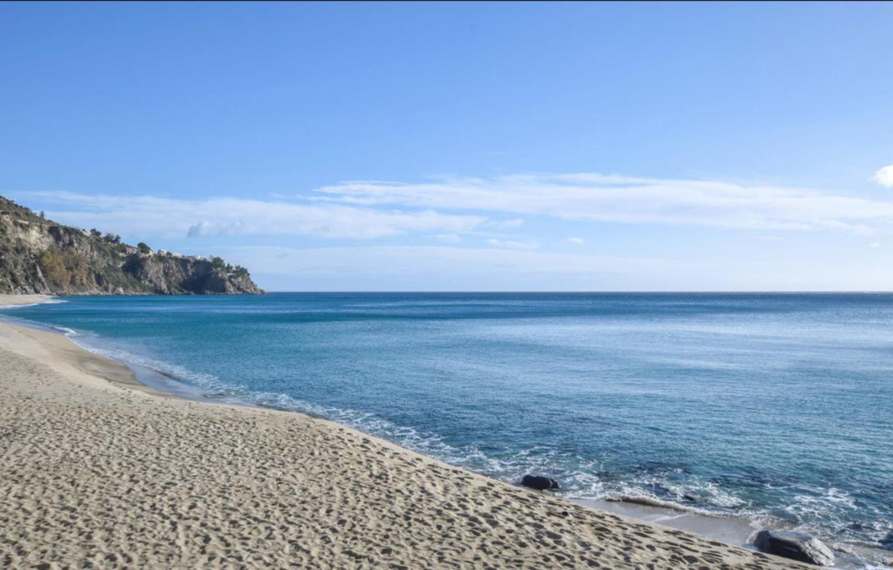 Confortevole E Spazioso Appartamento 100Mq A Falerna Con Vista Panoramica Sul Golfo Con Free Wifi E Smart Tv ภายนอก รูปภาพ